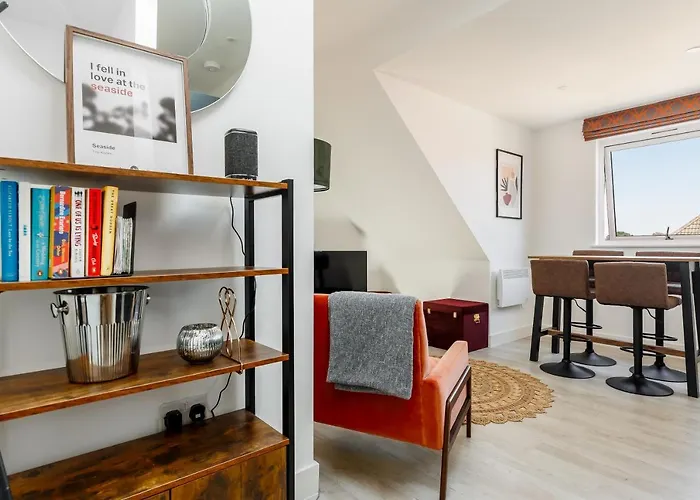 Modern 1 Bed Seaside